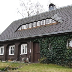 Miniaturowe Muzeum Tkactwa Chałupniczego w Kurort Jonsdorf w Górach Żytawskich – mieści się w niewielkim domu przysłupowym, które jak chce tradycja powstały właśnie na potrzeby domowych warsztatów tkackich (fot. A. Lipin)